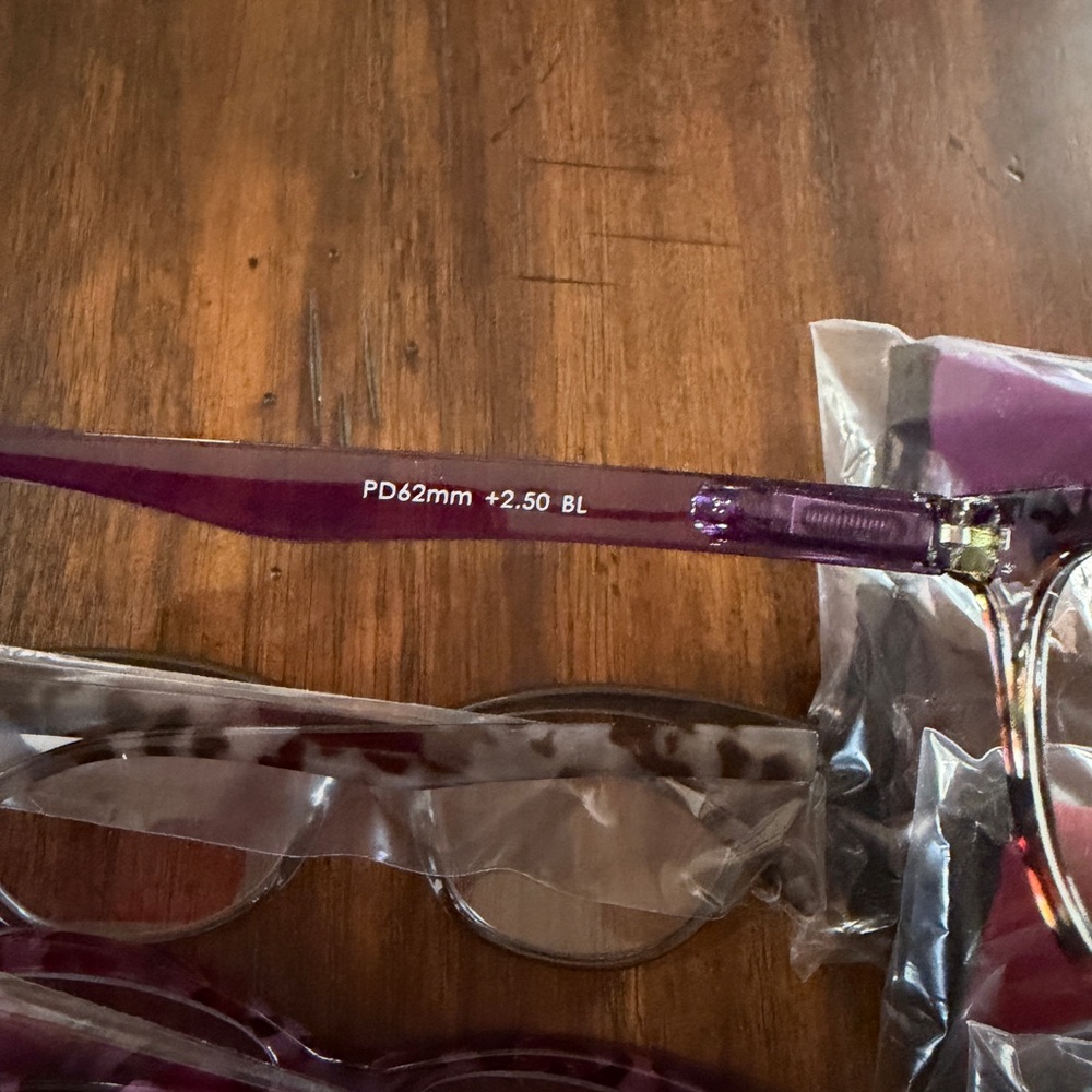 Hummingbird Reading Eyeglasses Set of 5 with Colorful Cases - Picture 7 of 7